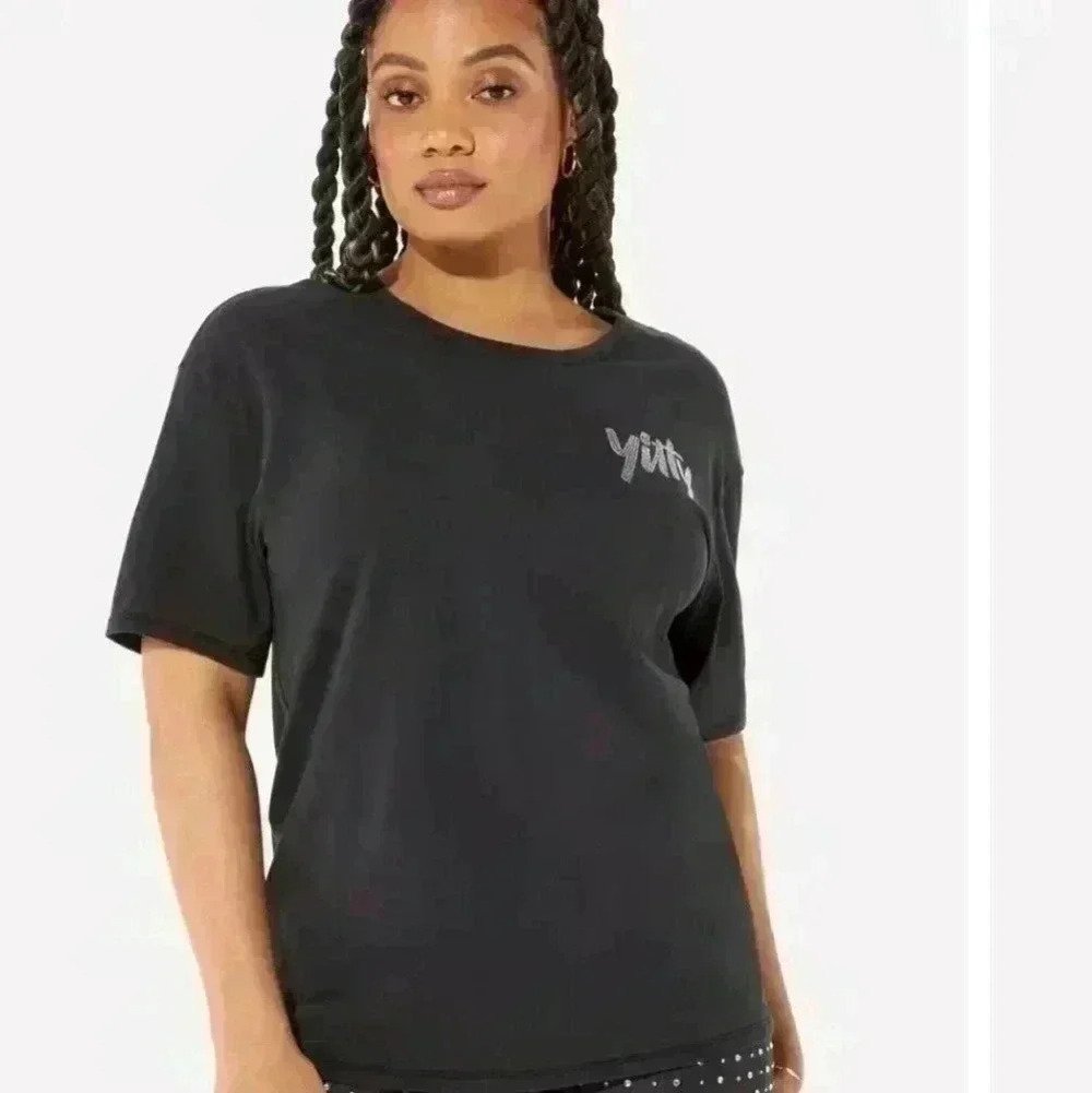 YITTY-VERSARY Fabletics Major Label Classic Tee Yitty Birthday B*tch” Large